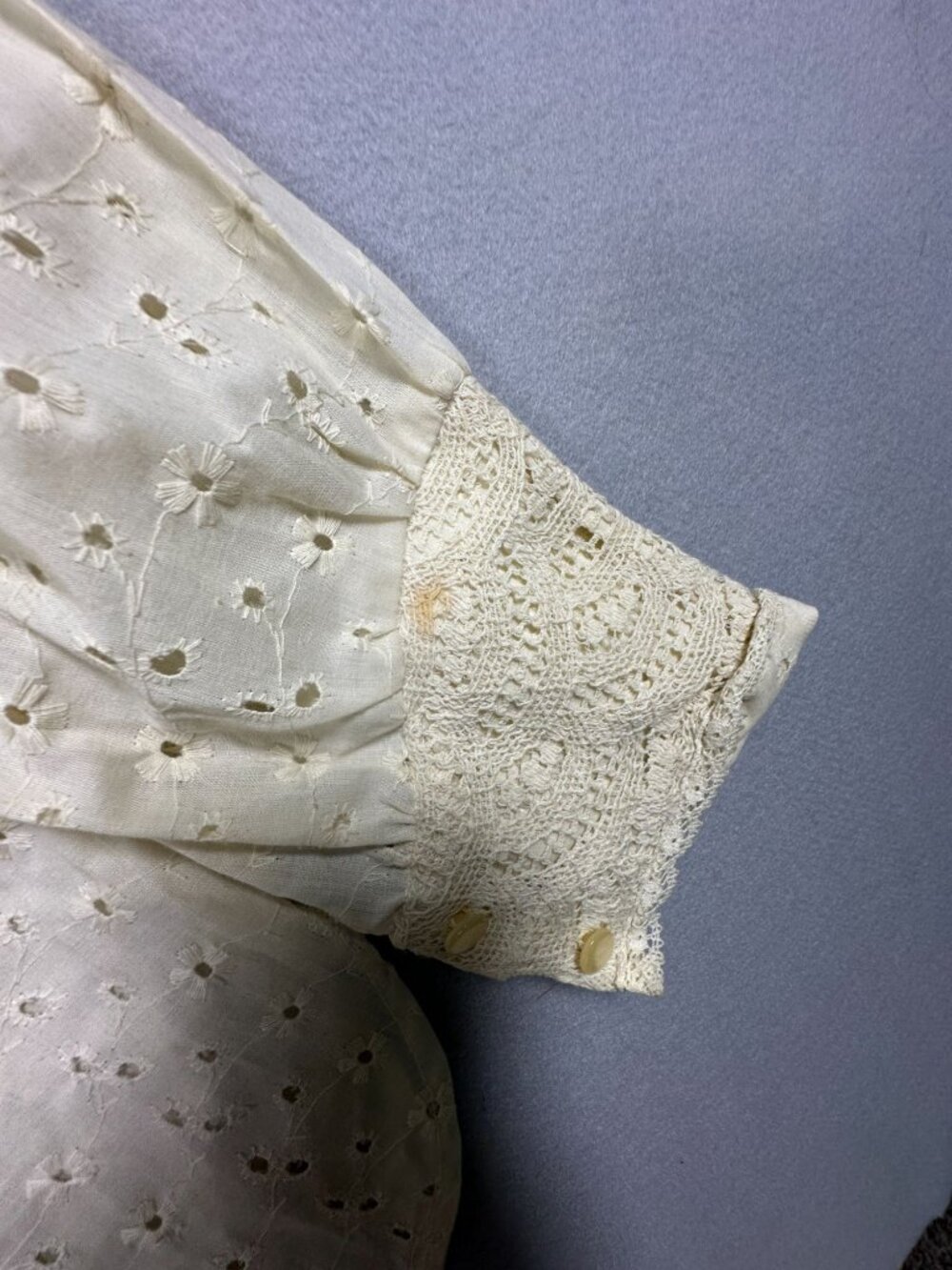 Joyana Womens Ivory Lace Eyelet Button-Up Long Sleeve Blouse Vintage - Picture 4 of 8